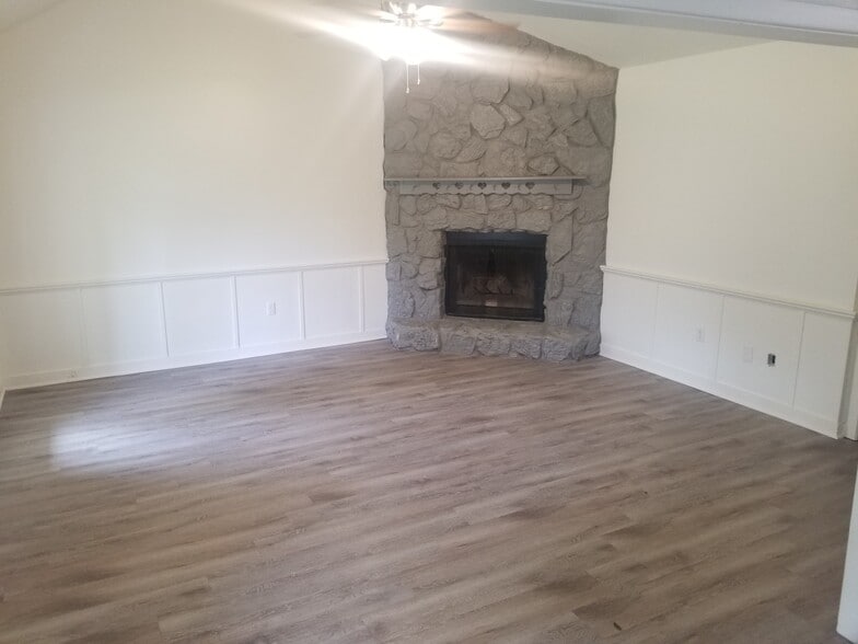 Building Photo - 203 bent creek circle south