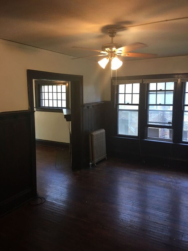 Building Photo - 1862 N Cambridge Ave 6 Unit
