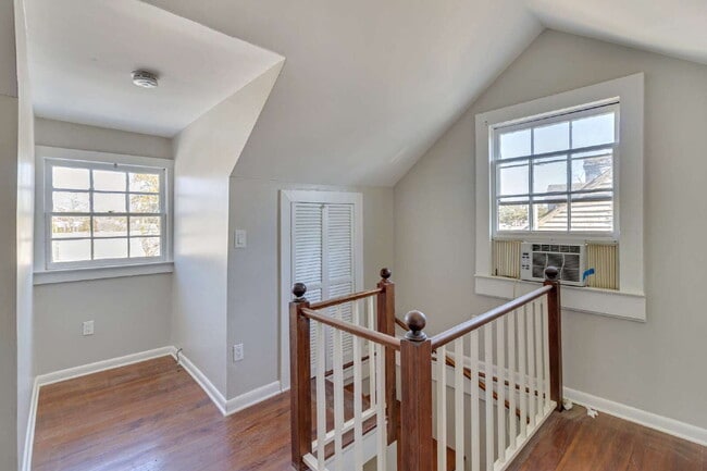 Building Photo - Charming Downtown Savannah Rental Property