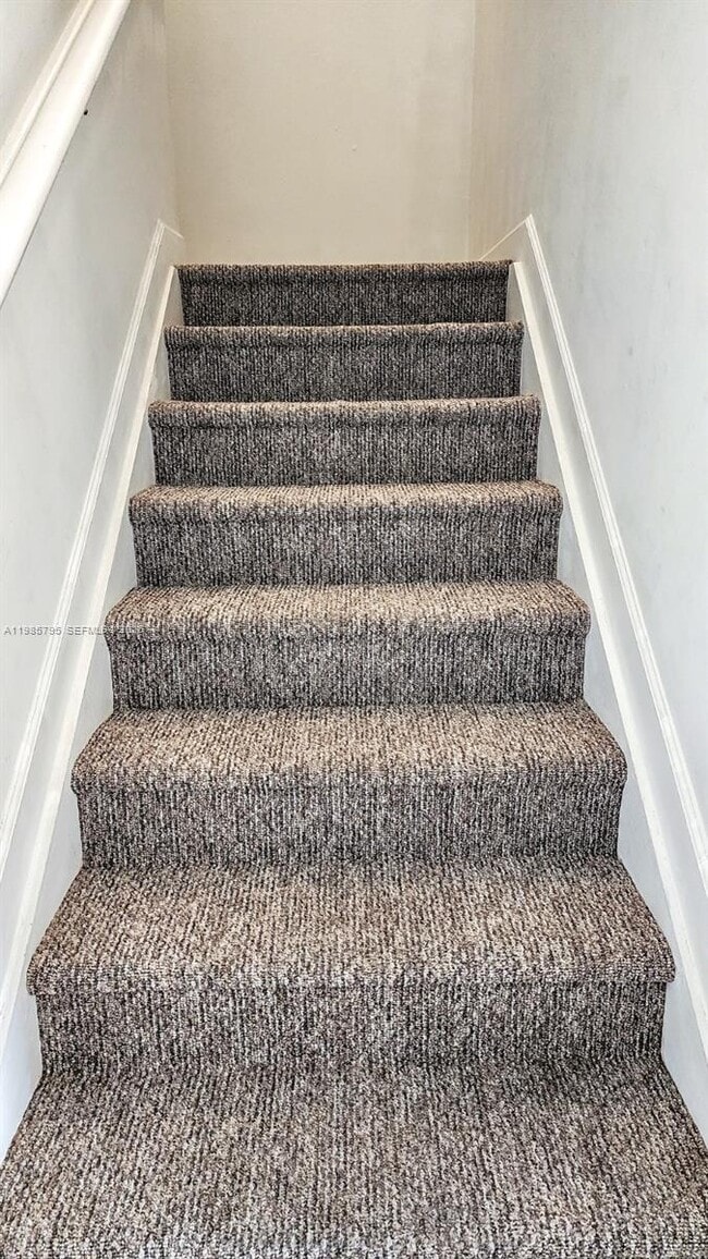 Building Photo - 470 NE 194th Terrace