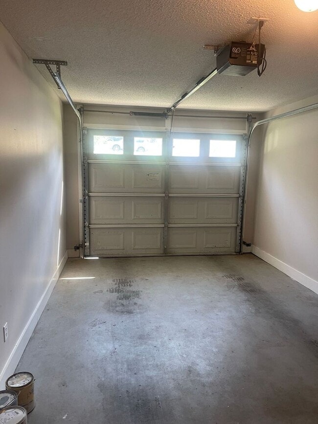 Building Photo - Briarwood West!!!  1/2 OFF FIRST MONTH REN...