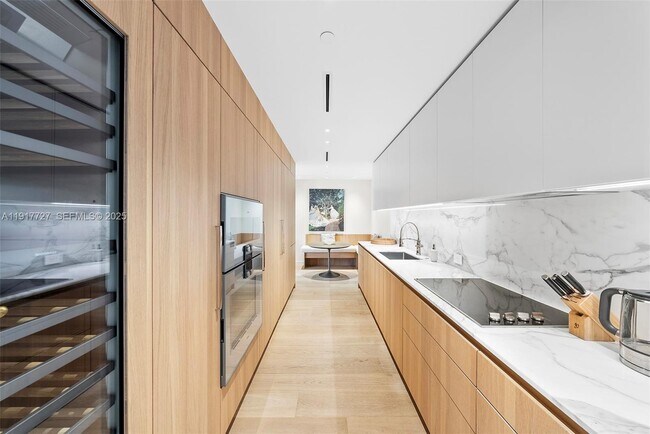 Building Photo - 7916 Fisher Island Dr