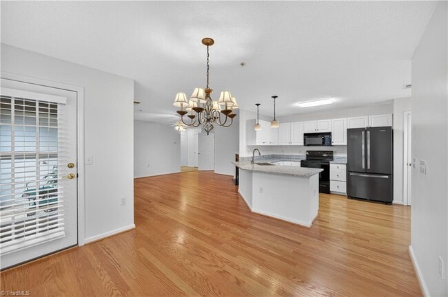 Building Photo - 2221 Delaney Dr