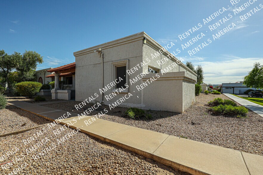 Building Photo - 10815 W Northern Ave