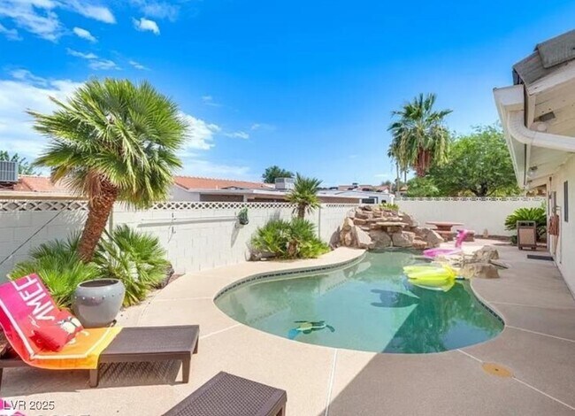 Building Photo - 340 Palo Verde Dr