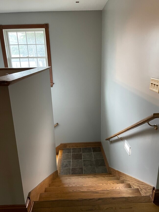 Building Photo - 611 Suite B