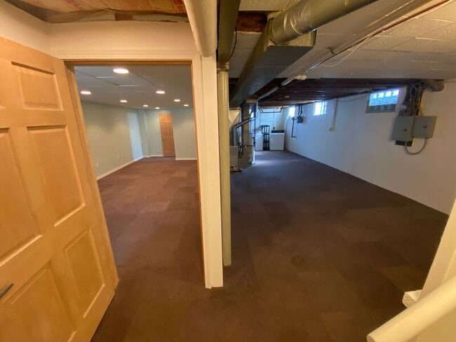 Building Photo - 2902 Armen Ave