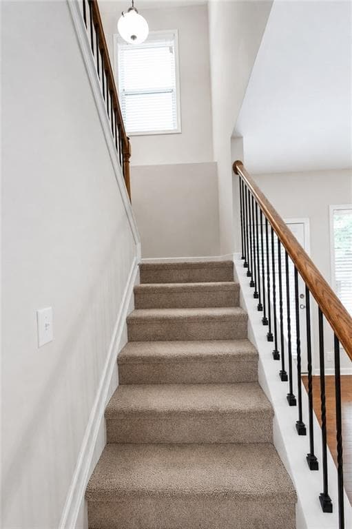 Building Photo - 2132 Greencrest Cir