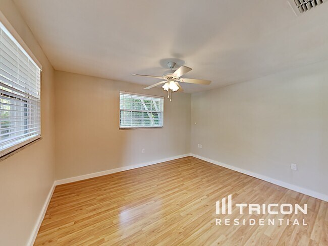Building Photo - 5560 Waneta Pl