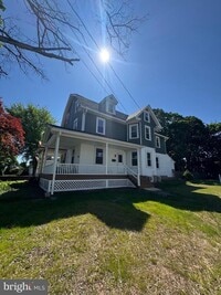 Building Photo - 683 Knowles Ave