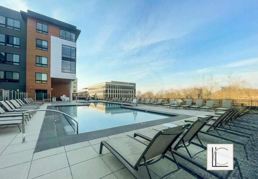 Building Photo - 145 Riverhaven Dr