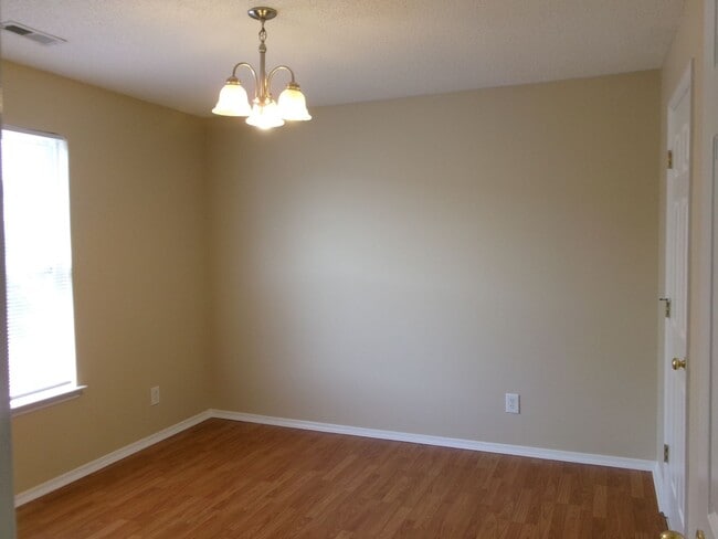 Building Photo - 3 bedroom, 2.5 bath home located in Bellegrove Preserve