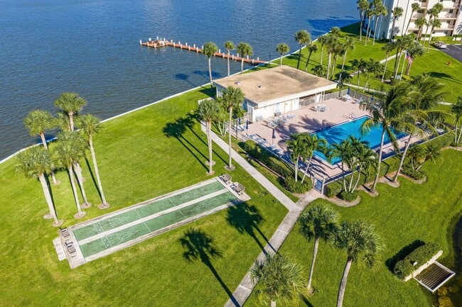 Building Photo - 200 Intracoastal Pl