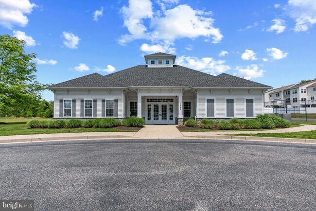 Building Photo - 232 Mohegan Dr
