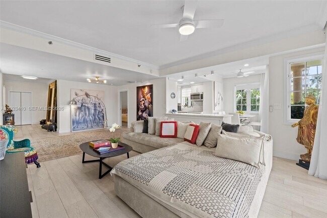 Building Photo - 19122 Fisher Island Dr