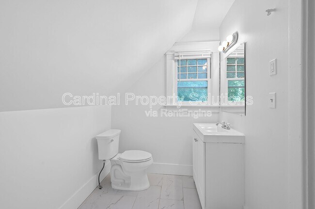 Building Photo - 5622 Prentice St