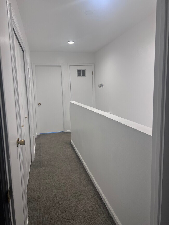 Building Photo - 136 E 400 N