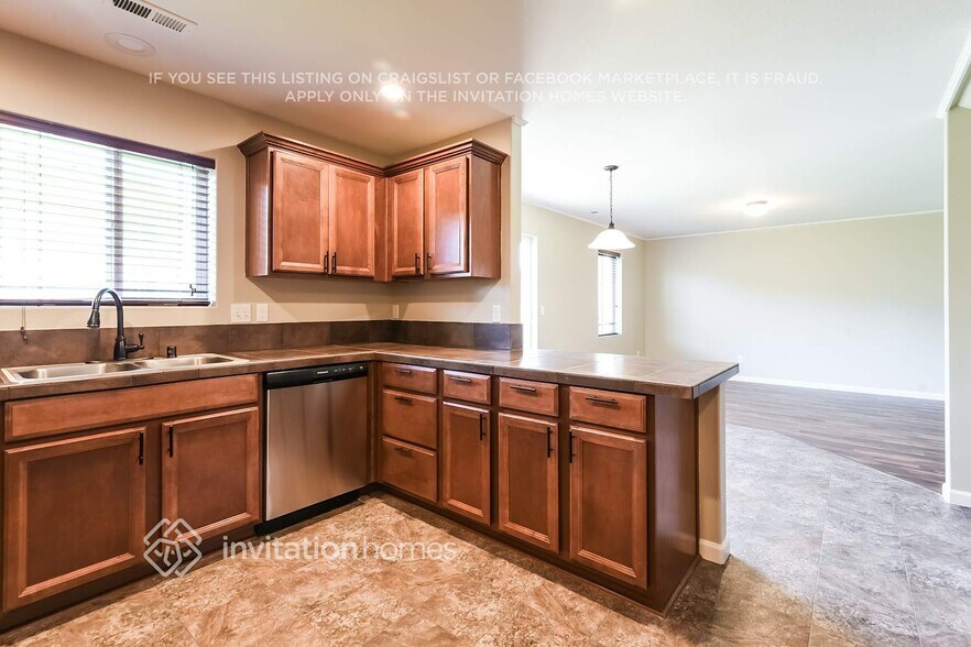 Building Photo - 1319 Daffodil Ave NE