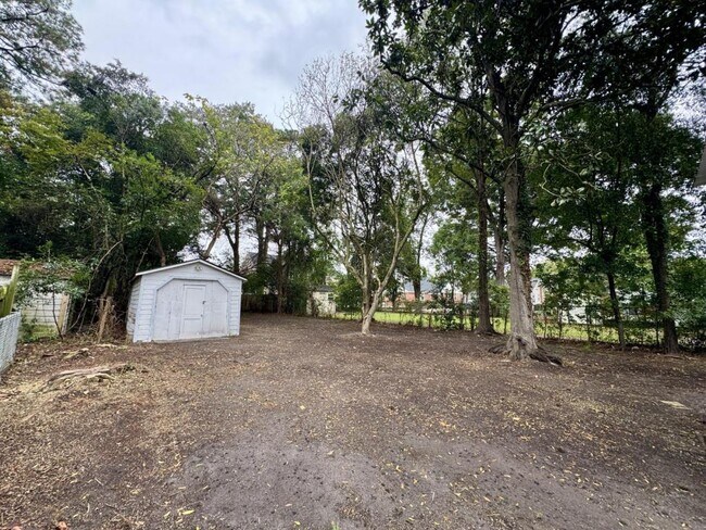 Building Photo - 109 Winston St