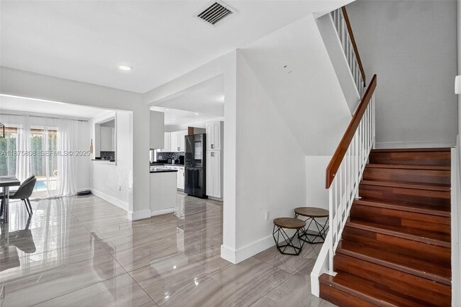 Building Photo - 20424 NE 10th Ct Rd