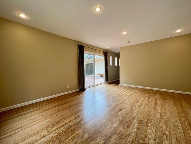 Building Photo - Spacious 4-Bed / 2-Bath Rancher near Linda Mar Beach