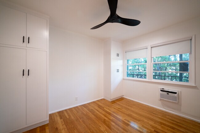 Building Photo - 11638 Riverside Dr