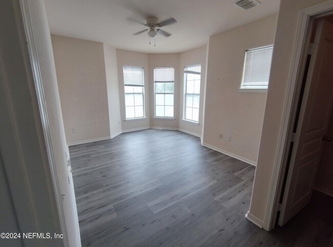 Building Photo - 8290 FL-211