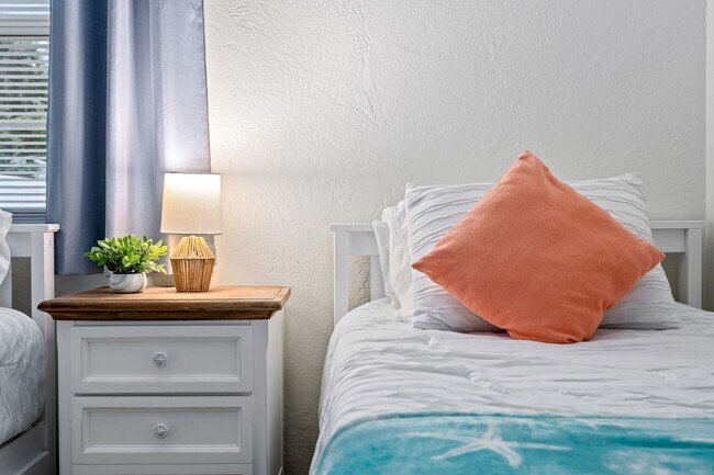 Building Photo - 6 Palmetto Dr