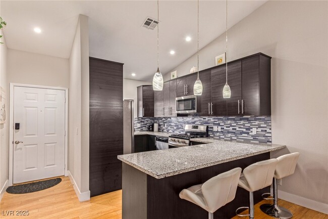 Building Photo - 2840 Blue Bonnet Dr