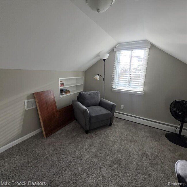 Building Photo - 805 S Winding Dr