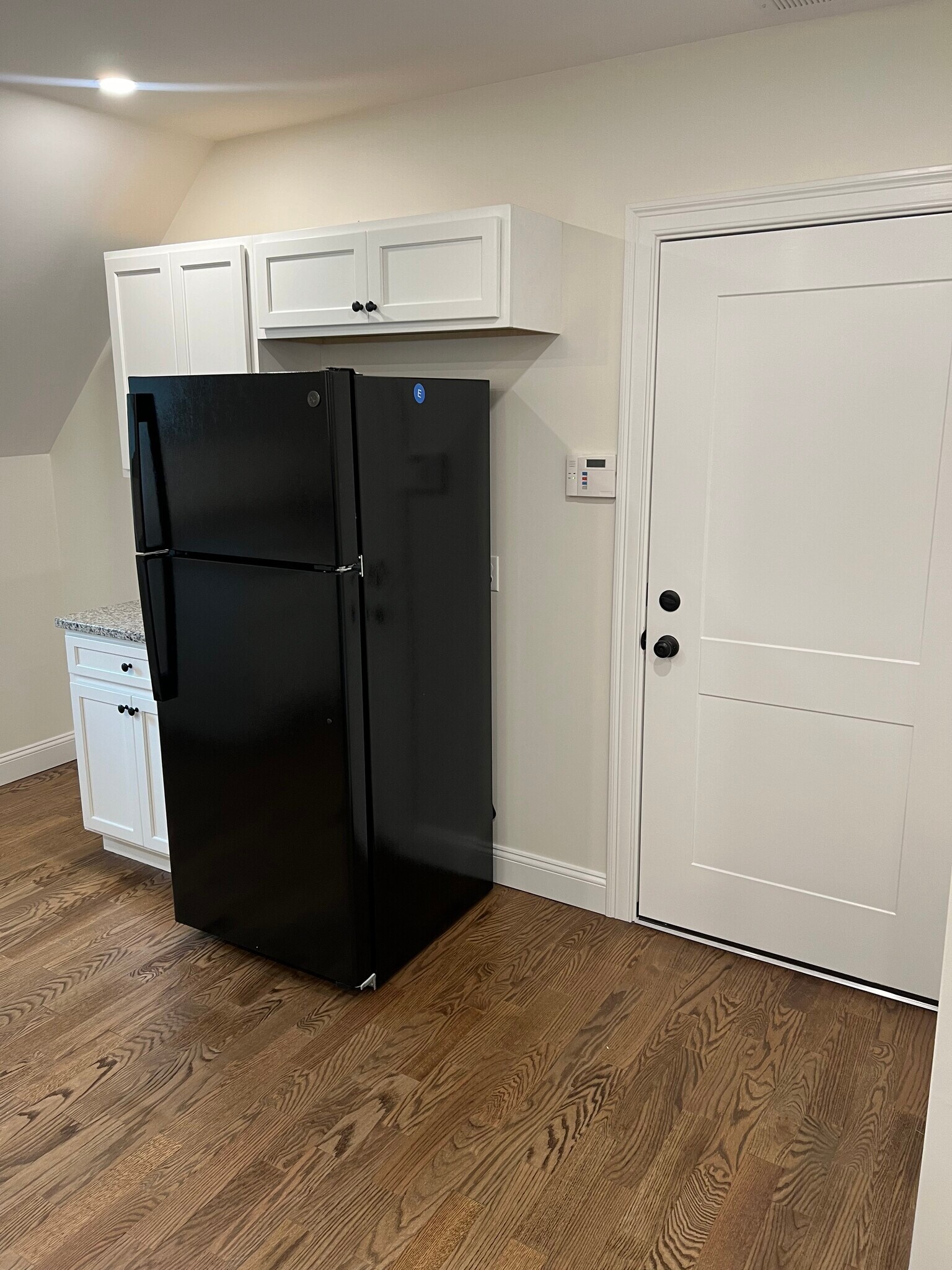 Building Photo - 470 Howard Ave