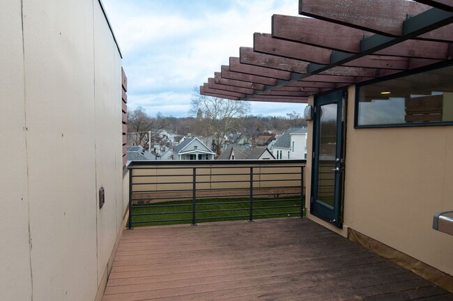 Building Photo - Little Italy Townhome - 1911 E 119th St , ...