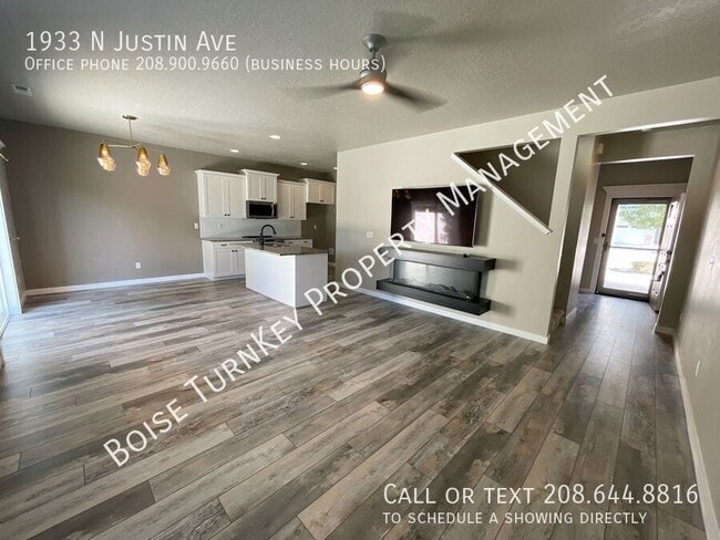 Building Photo - 1933 N Justin Ave