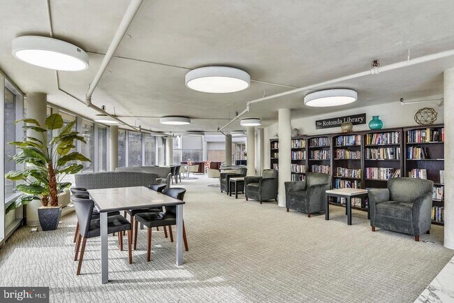 Building Photo - 8350 Greensboro Dr