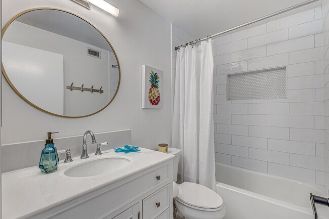 Building Photo - 1701 Mizzenmast Way