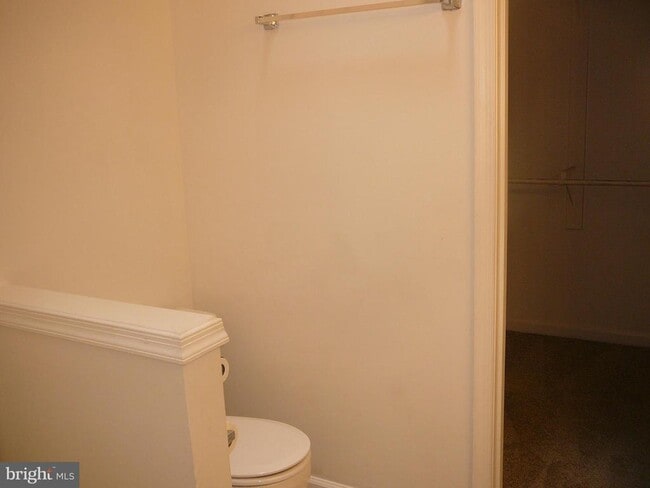 Building Photo - 302 Harrogate Rd