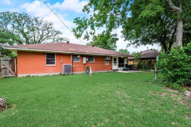 Building Photo - 4262 T C Jester Blvd