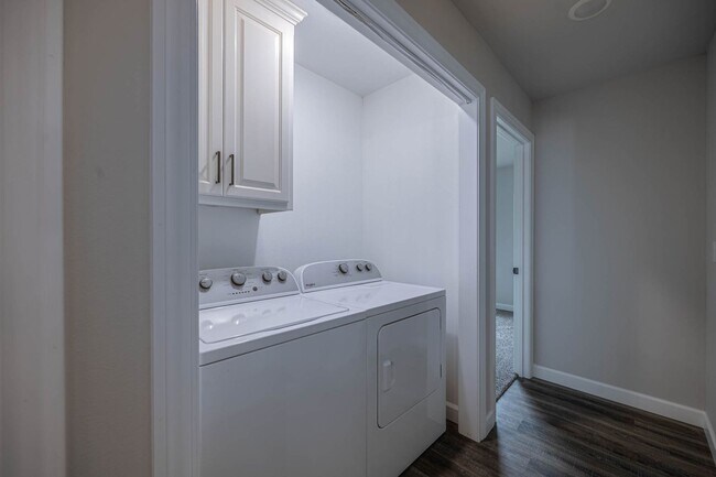 Building Photo - 372 SE 95th Rd