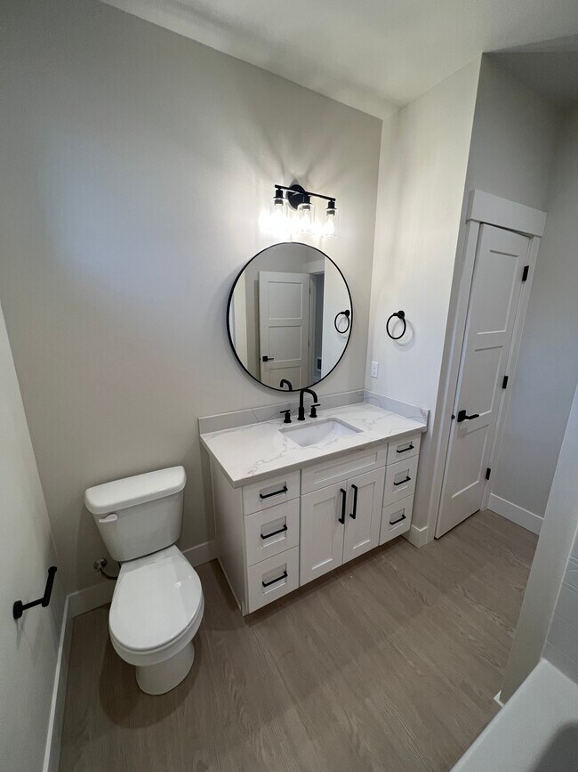 Building Photo - 10109 Alaska St S