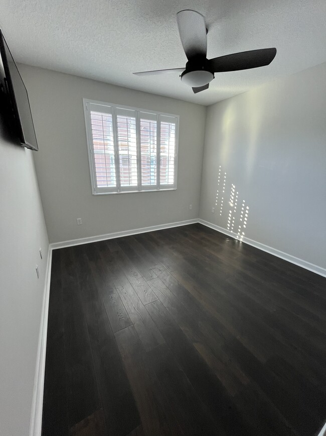 Building Photo - 891 Brutus Ter