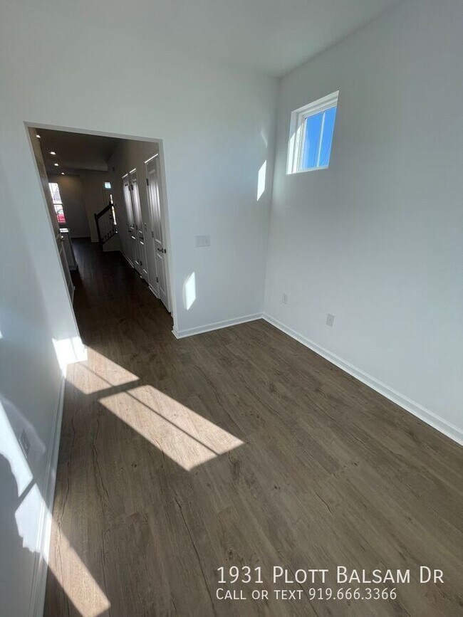 Building Photo - 1931 Plott Balsam Dr