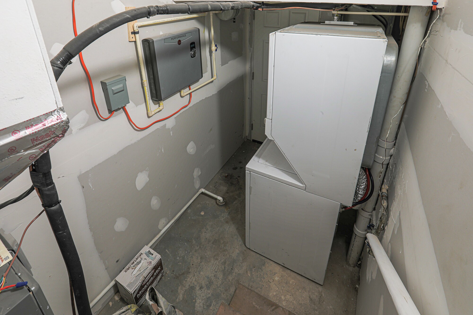 Storage & Washer/Dryer - 2841 Round Rd