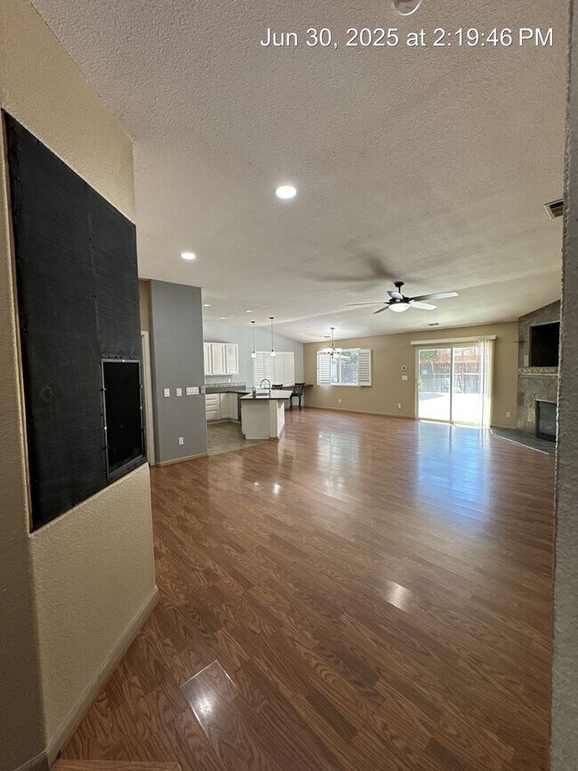 Building Photo - 3969