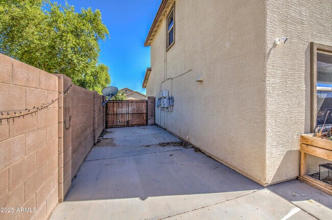 Building Photo - 25392 W Carson Dr