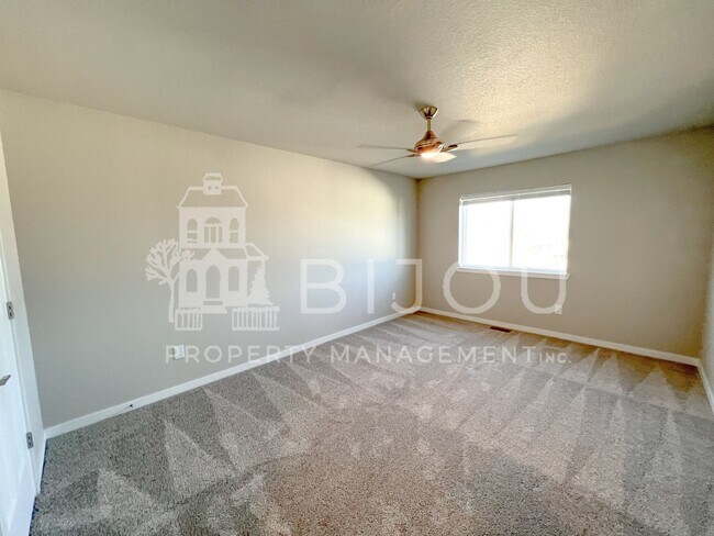Building Photo - Gorgeous Home Located South by COS Airport