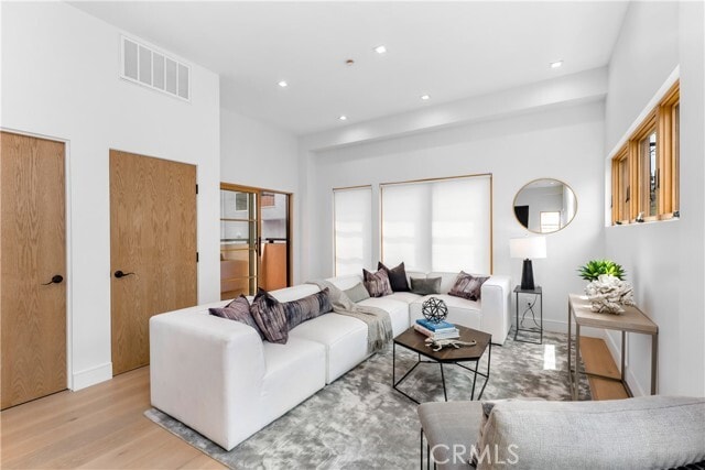 Building Photo - 1035 N Vista St