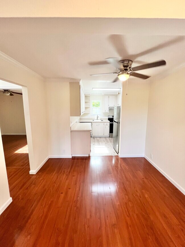 Building Photo - 250 Chilpancingo Pkwy