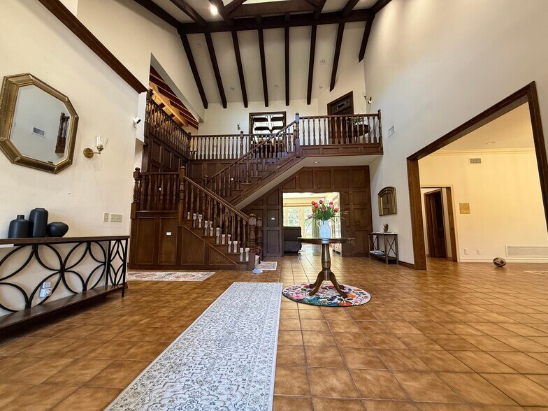 Building Photo - 533 E Sierra Madre Ave
