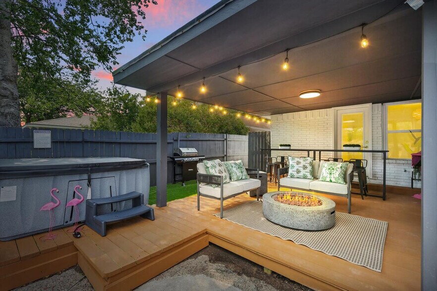 Building Photo - 522 Flamingo Way