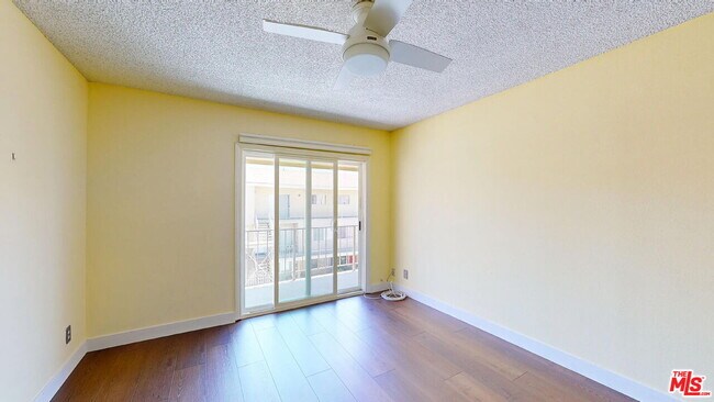 Building Photo - 10757 Hortense St